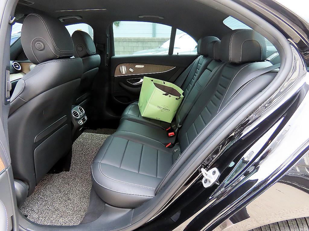 Mercedes Benz E class - Vista 6
