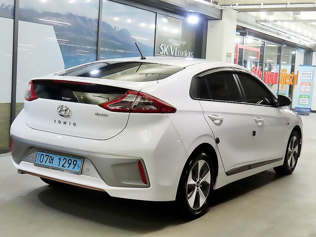 HYUNDAI Ioniq - Vista 3