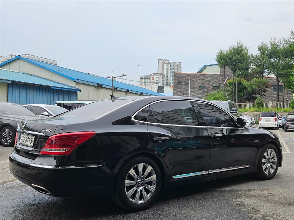 HYUNDAI Equus - Vista 4