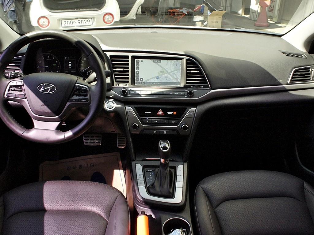 HYUNDAI Avante 2018 Blanco - Importación desde Corea - HF Imports Iquique - Foto 7
