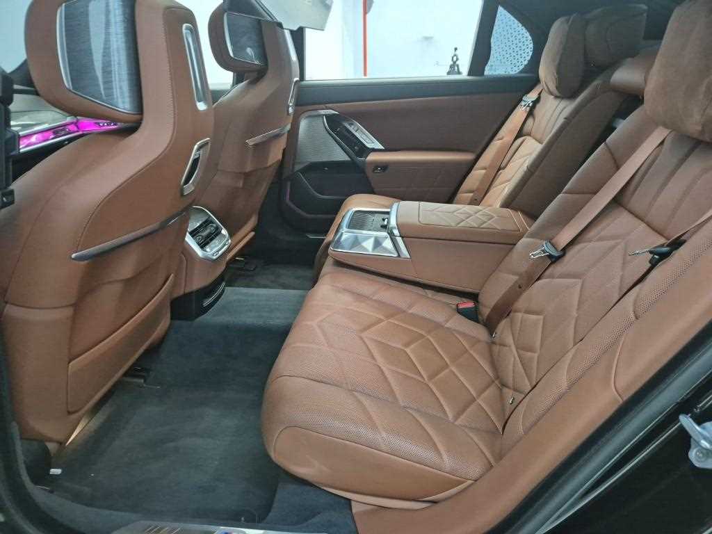 BMW 7 Series - Vista 11