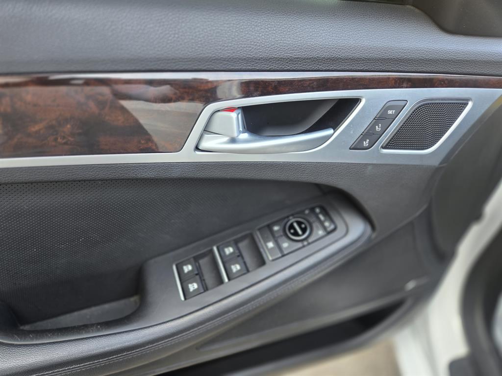 HYUNDAI Genesis - Vista 7