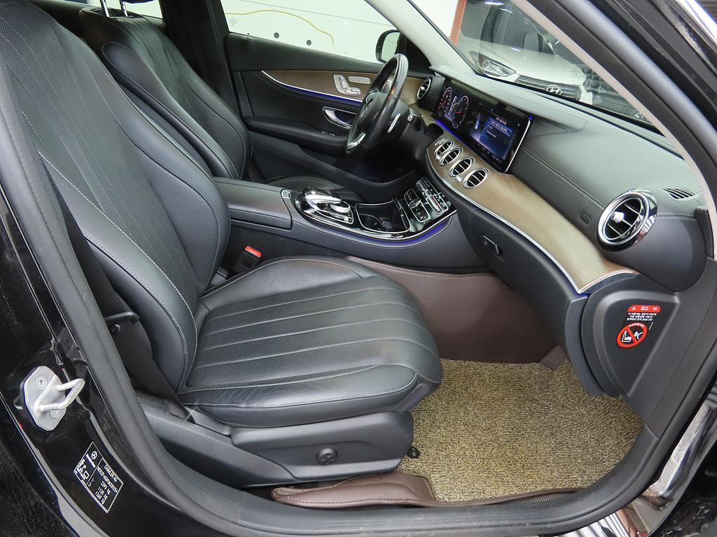 Mercedes Benz E class - Vista 8
