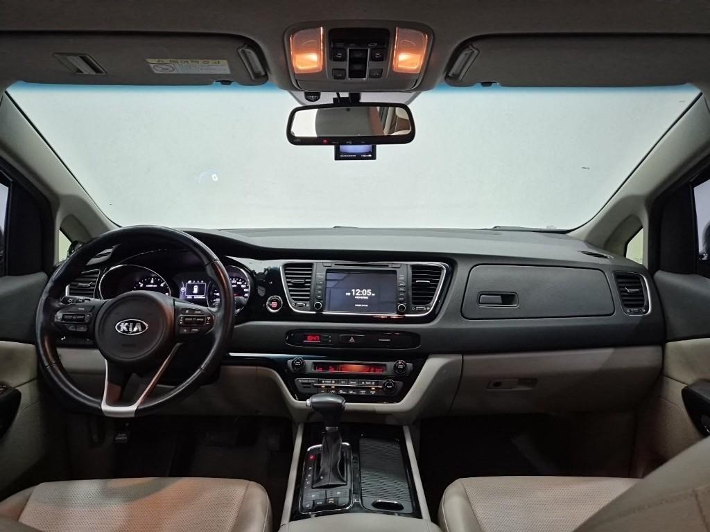 KIA Carnival - Vista 7