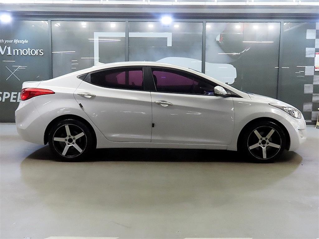 HYUNDAI Avante - Vista 3