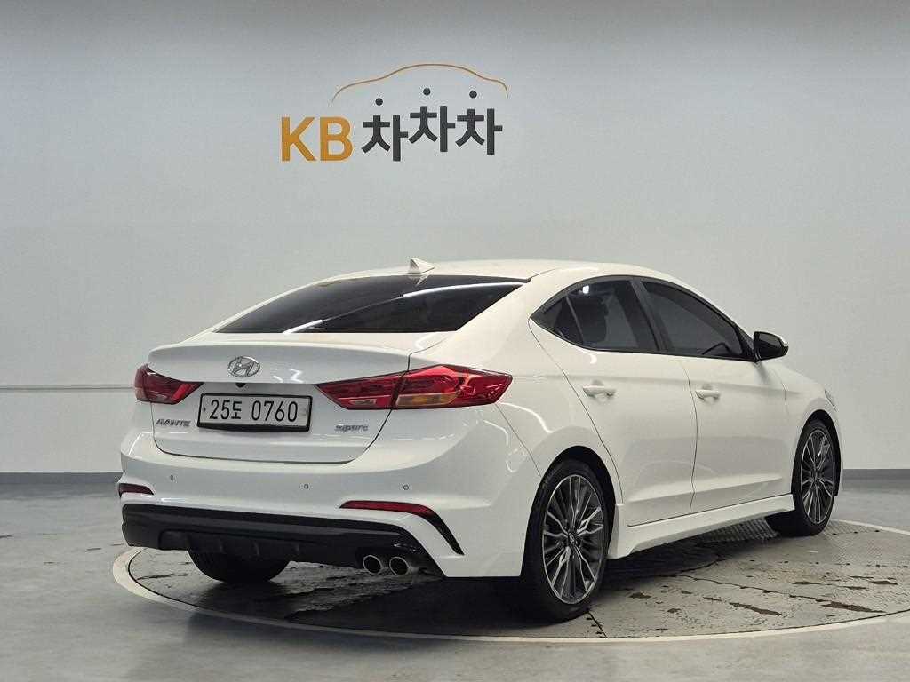 HYUNDAI Avante - Vista 3