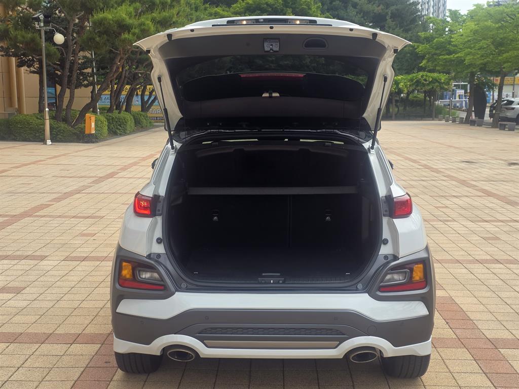 HYUNDAI Kona - Vista 7