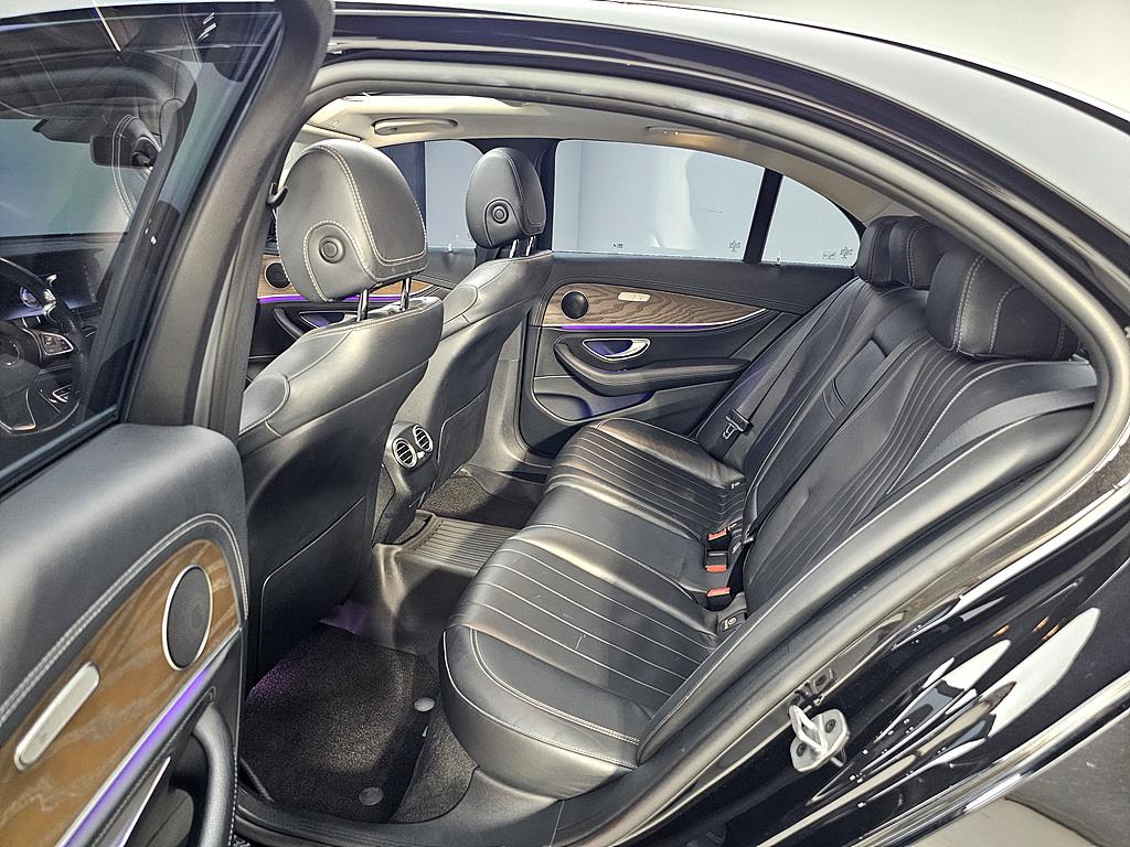 Mercedes Benz E class - Vista 9