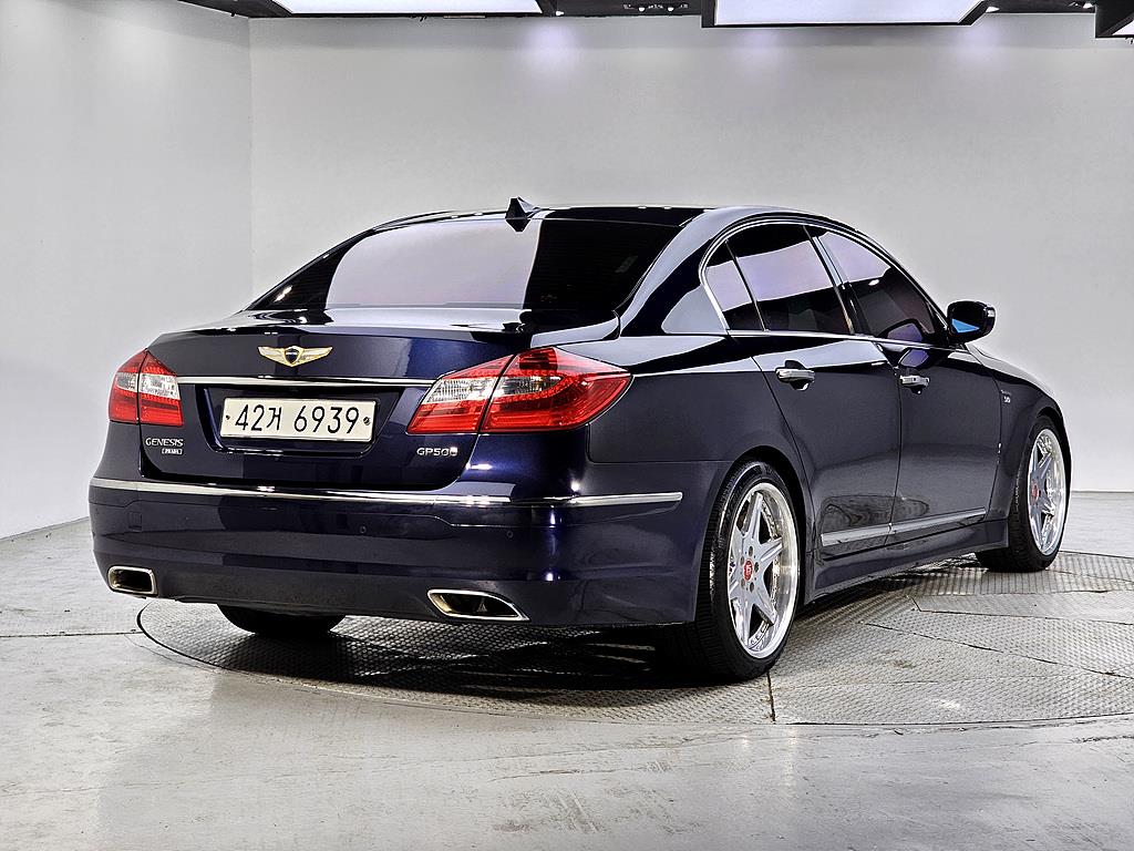 HYUNDAI Genesis - Vista 4