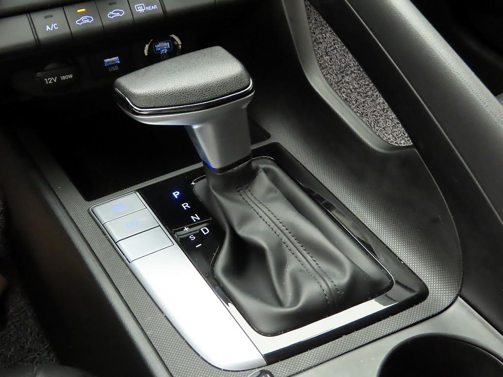 HYUNDAI Avante - Vista 10