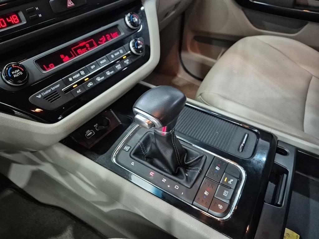 KIA Carnival - Vista 8