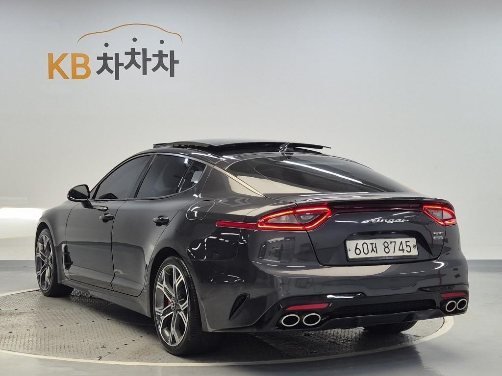KIA Stinger - Vista 2