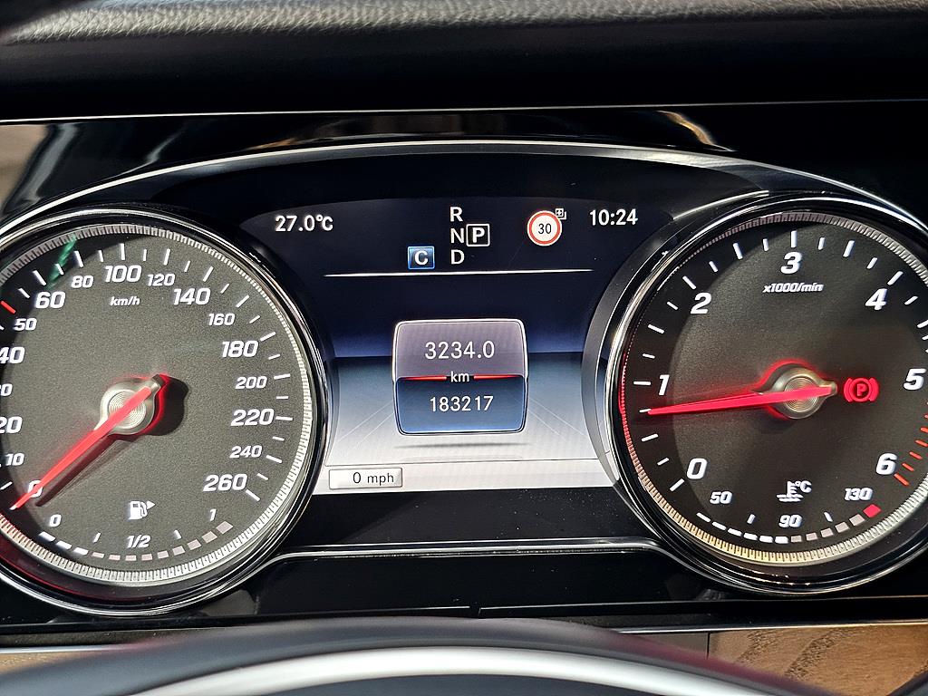 Mercedes Benz E class - Vista 7