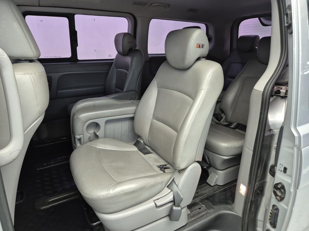 HYUNDAI Starex - Vista 12
