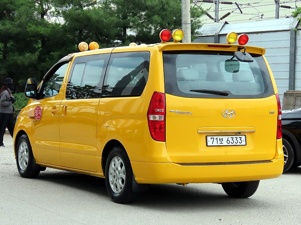HYUNDAI Starex - Vista 3