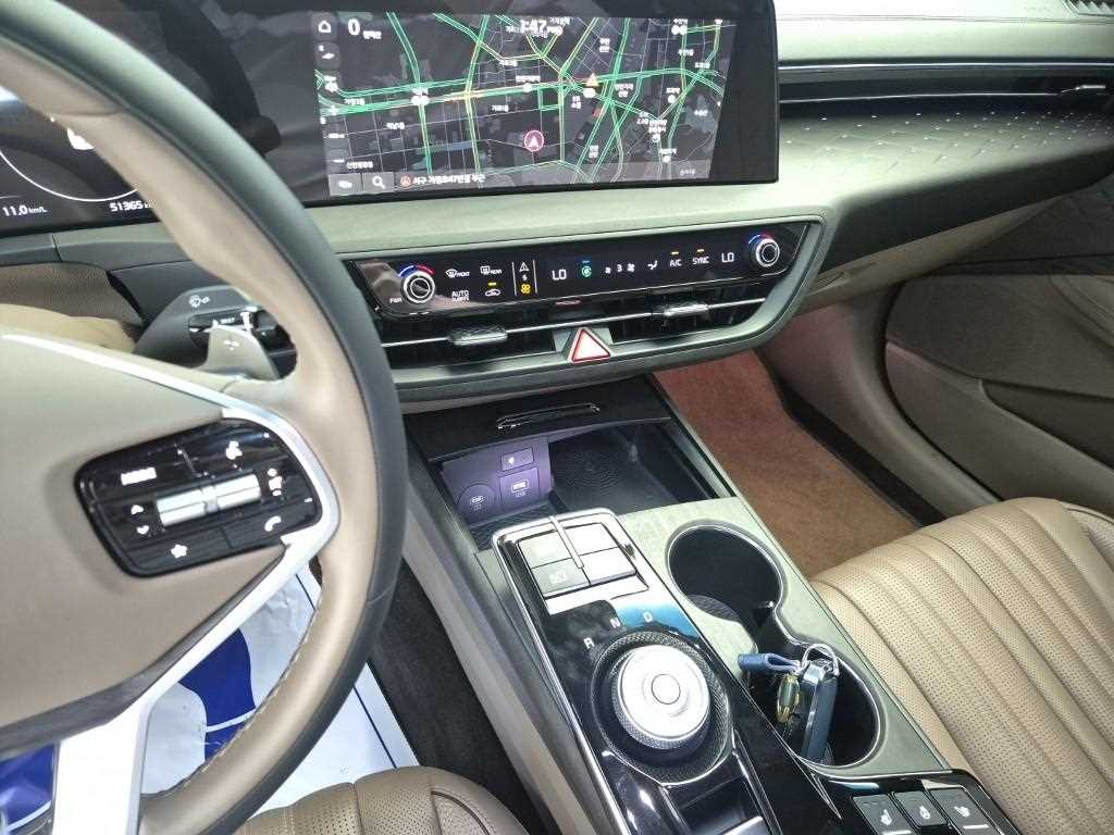 KIA K8 - Vista 10