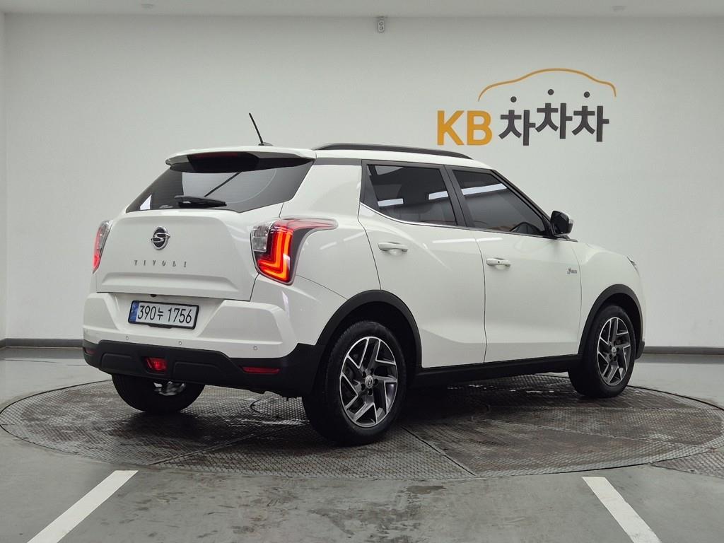 Ssangyong Tivoli - Vista 4