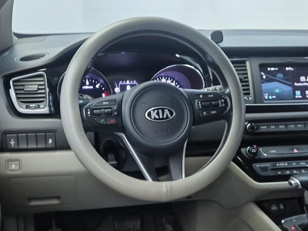 KIA Carnival - Vista 9