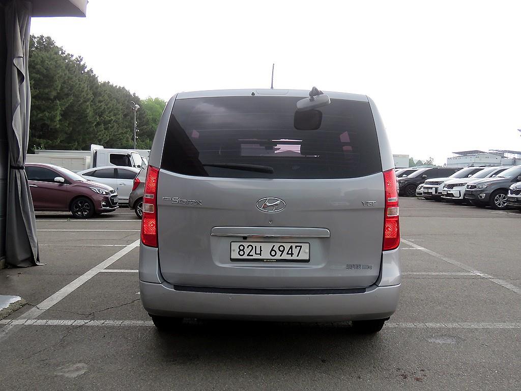 HYUNDAI Starex - Vista 3