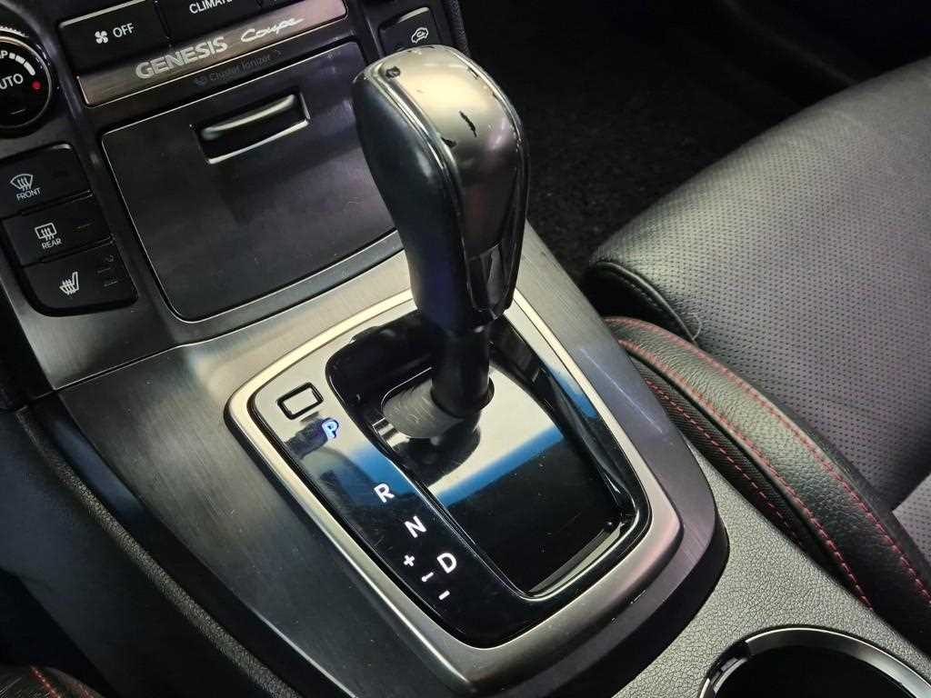 HYUNDAI Genesis - Vista 8