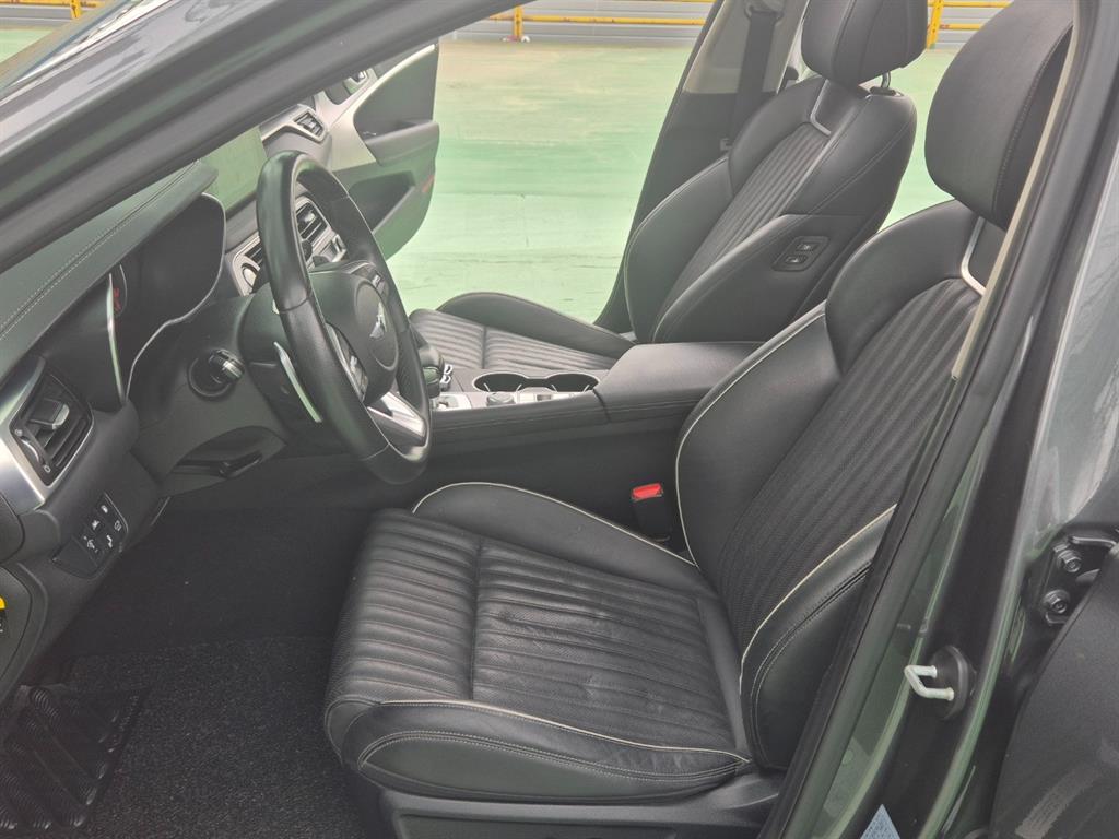 Genesis G70 - Vista 6