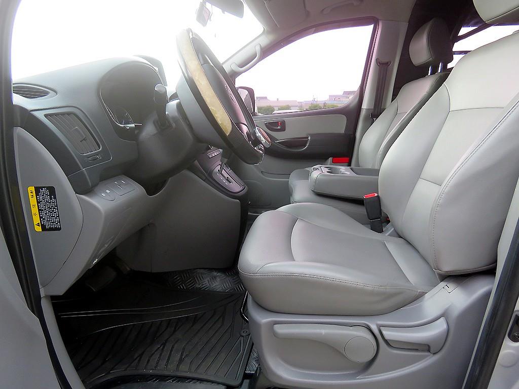 HYUNDAI Starex - Vista 6