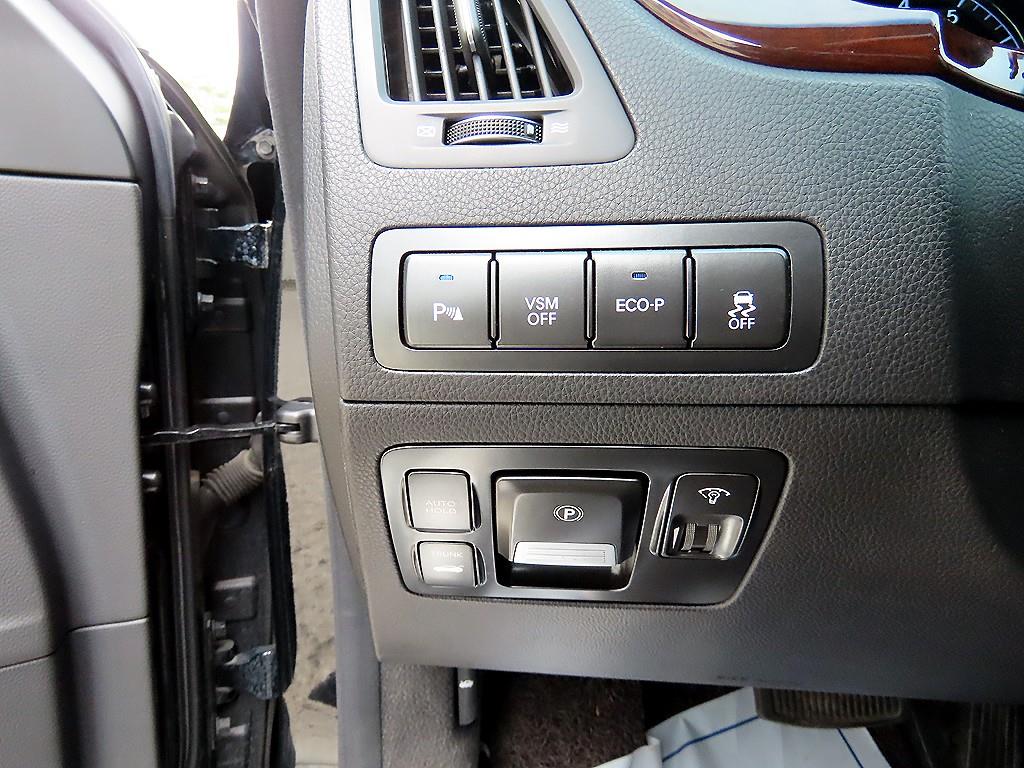 HYUNDAI Equus - Vista 12