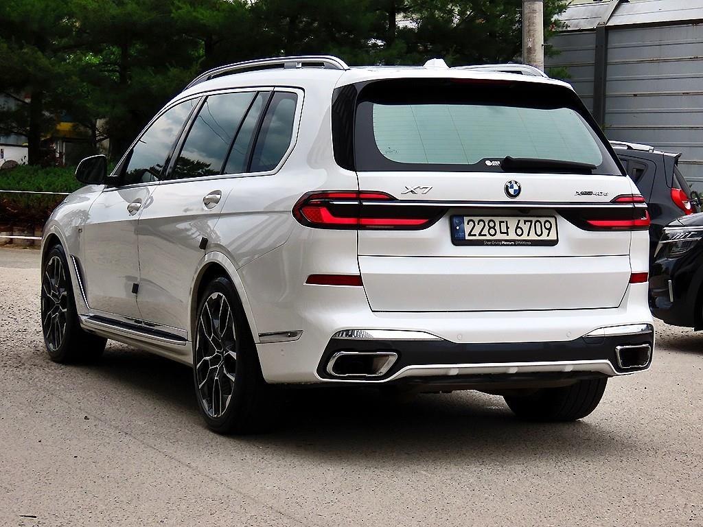 BMW X7 - Vista 3
