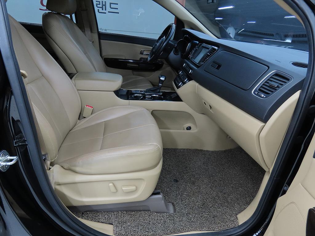KIA Carnival - Vista 6