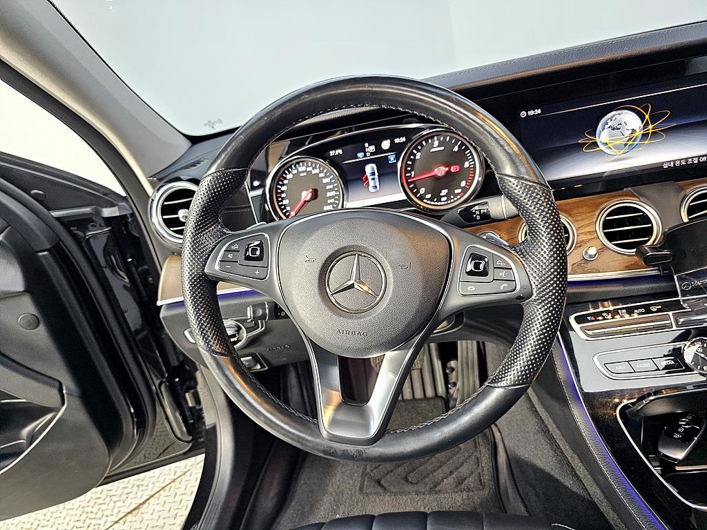 Mercedes Benz E class - Vista 12
