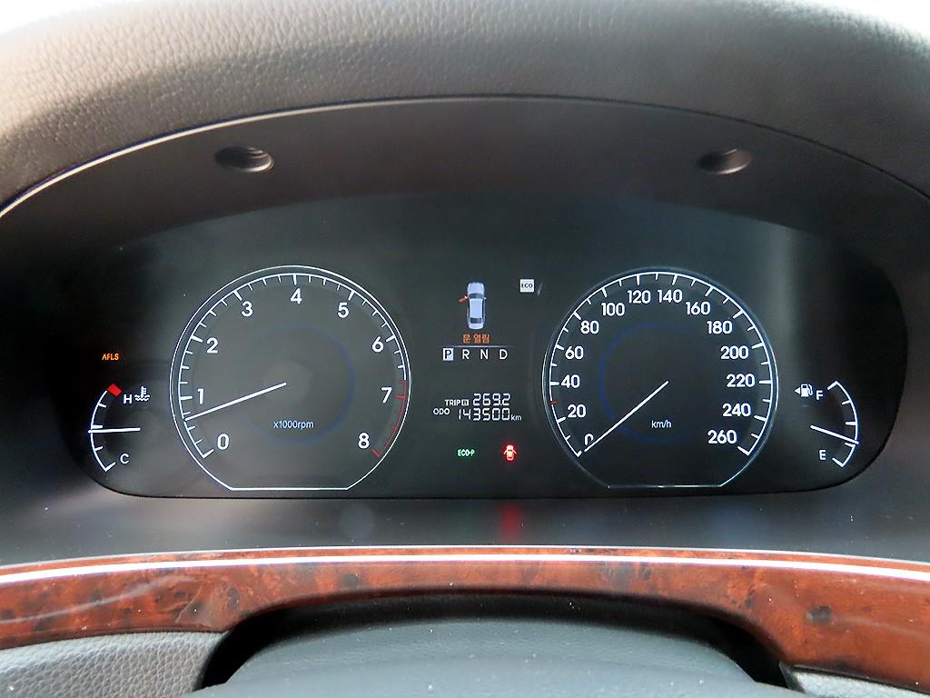 HYUNDAI Equus - Vista 9