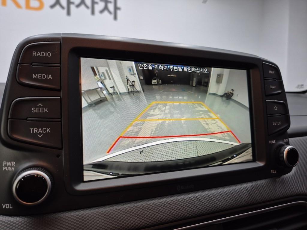 HYUNDAI Kona - Vista 7