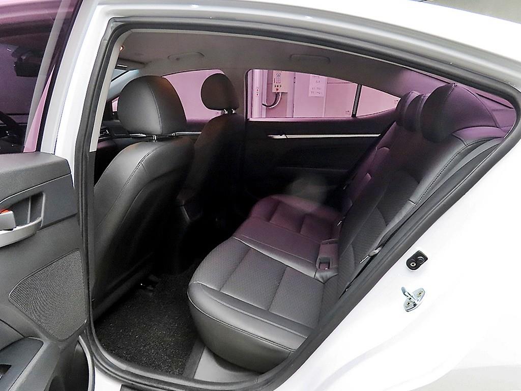 HYUNDAI Avante - Vista 6