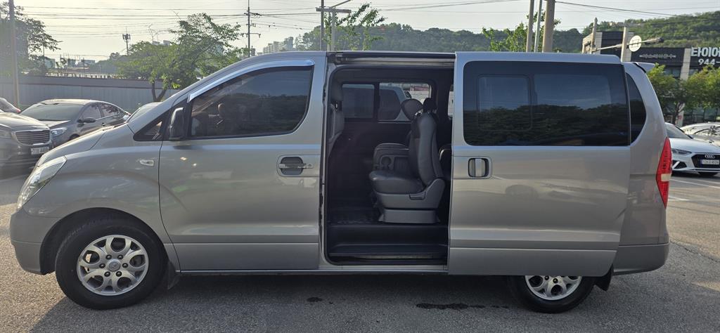 HYUNDAI Starex - Vista 4