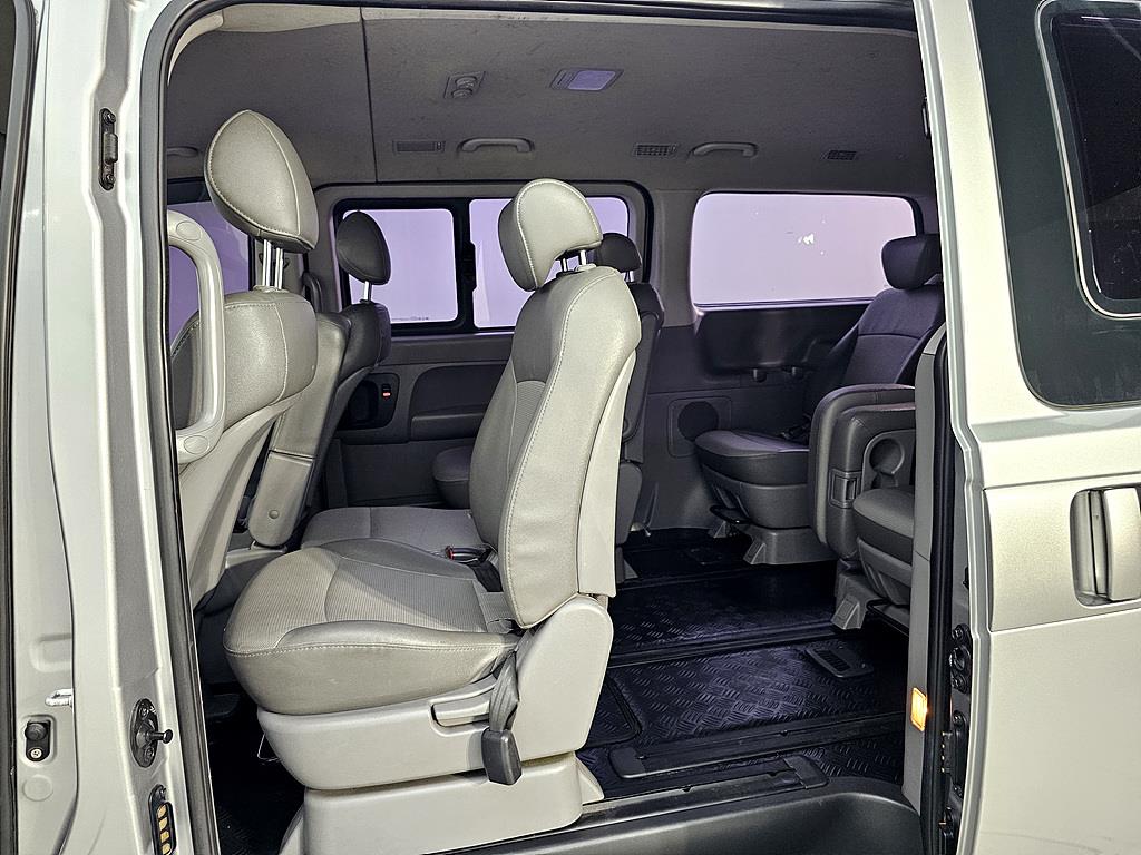 HYUNDAI Starex - Vista 9