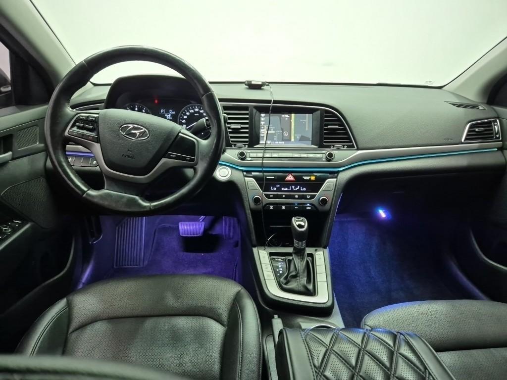 HYUNDAI Avante - Vista 7