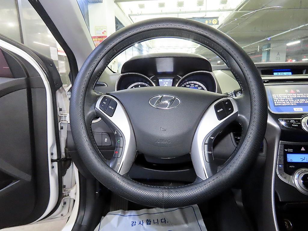 HYUNDAI Avante - Vista 8