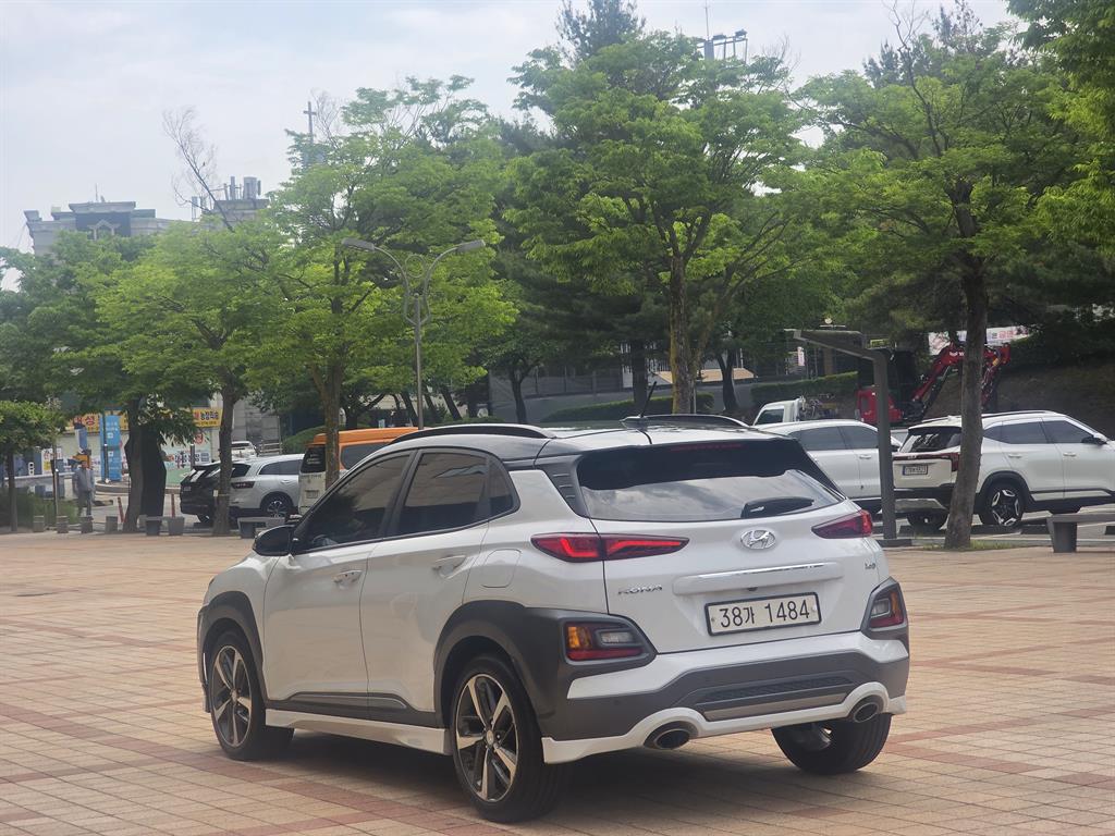 HYUNDAI Kona - Vista 4