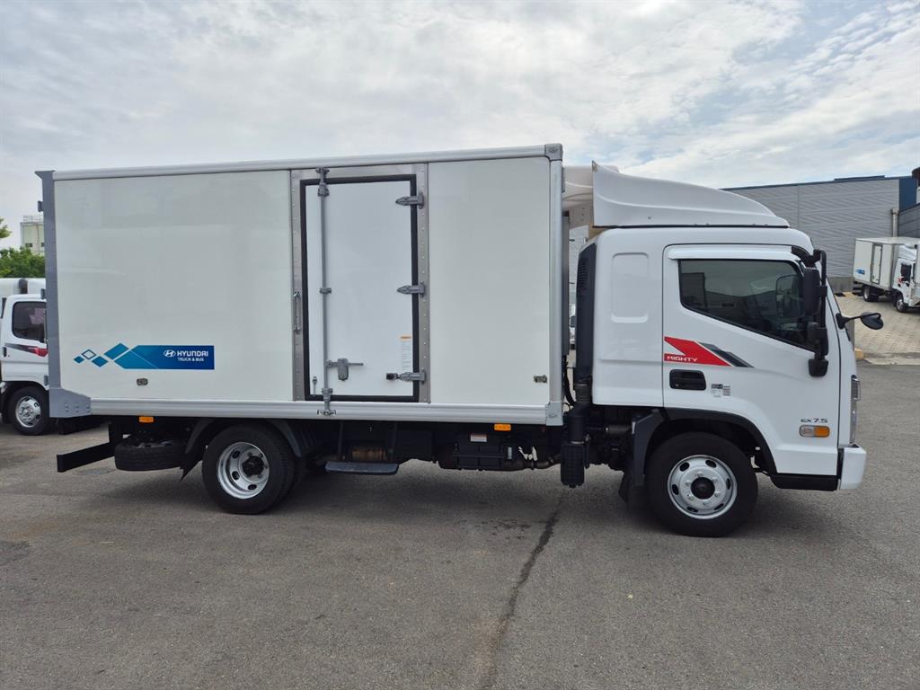 medium and large cargo truck - Vista 2