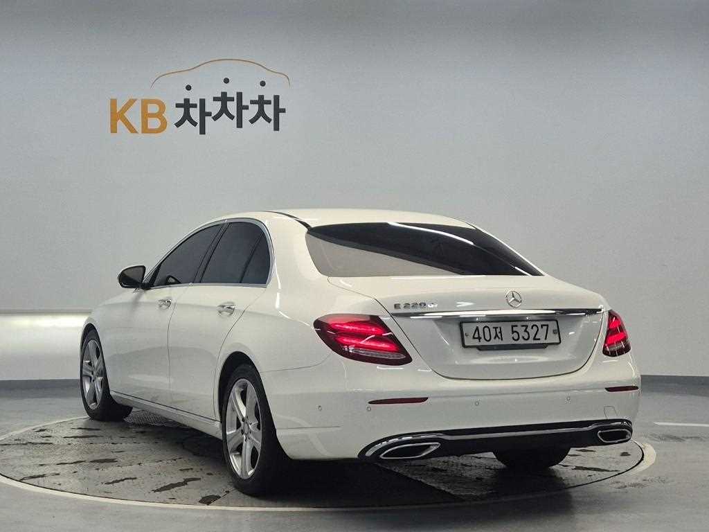 Mercedes Benz E class - Vista 2