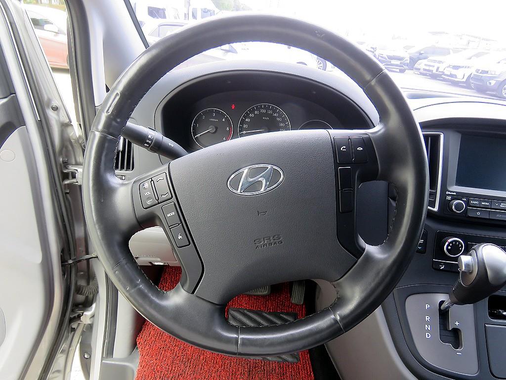 HYUNDAI Starex - Vista 9