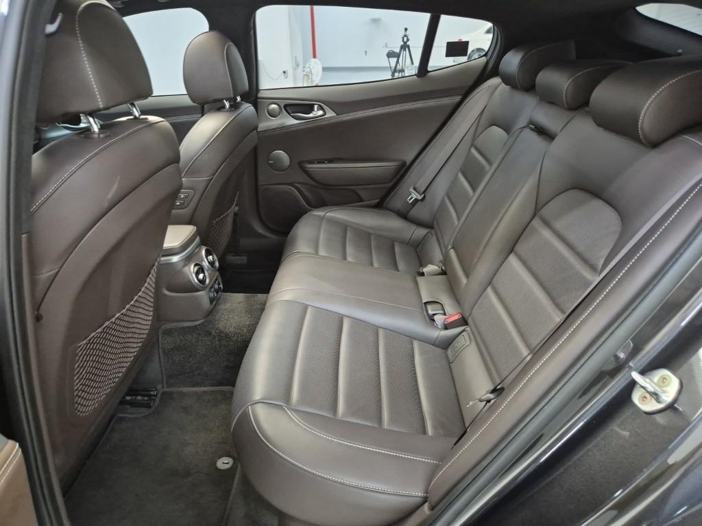 KIA Stinger - Vista 12