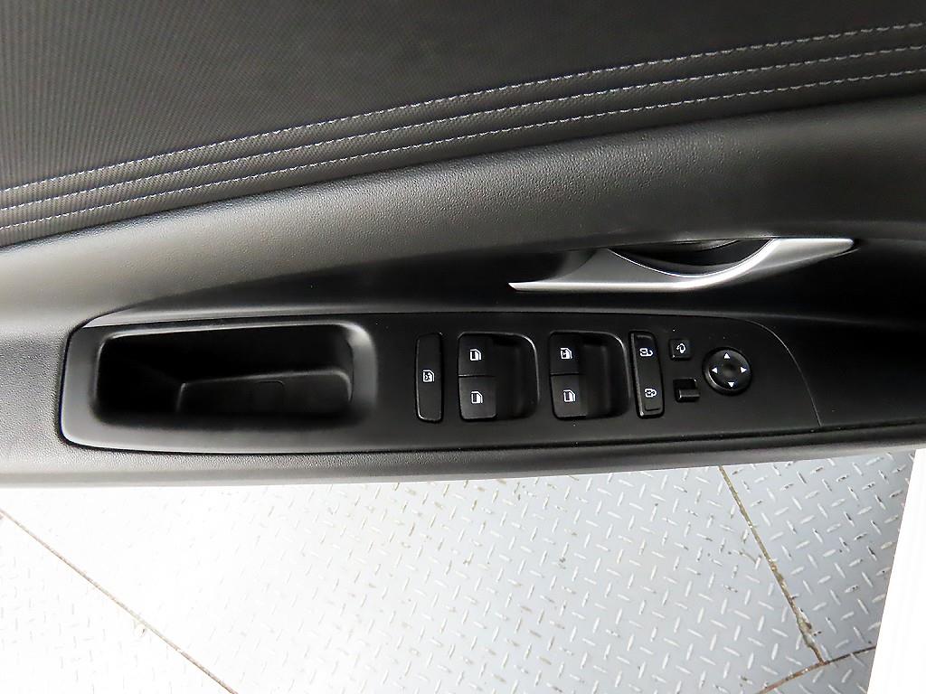 HYUNDAI Avante - Vista 11