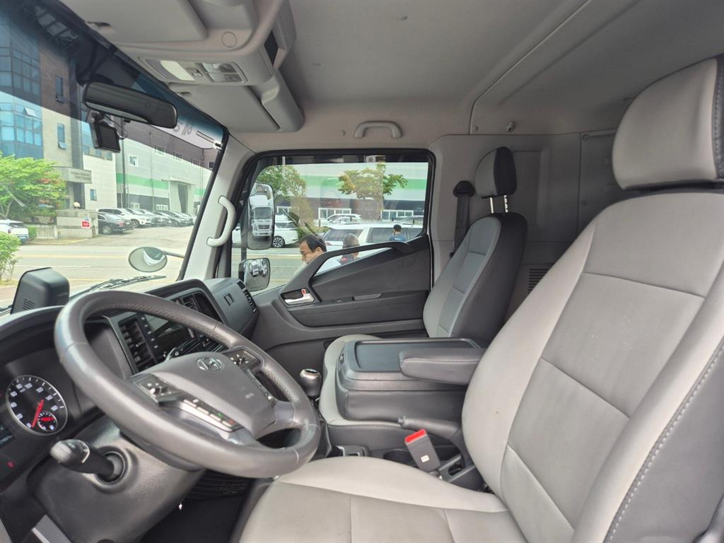 medium and large cargo truck - Vista 12