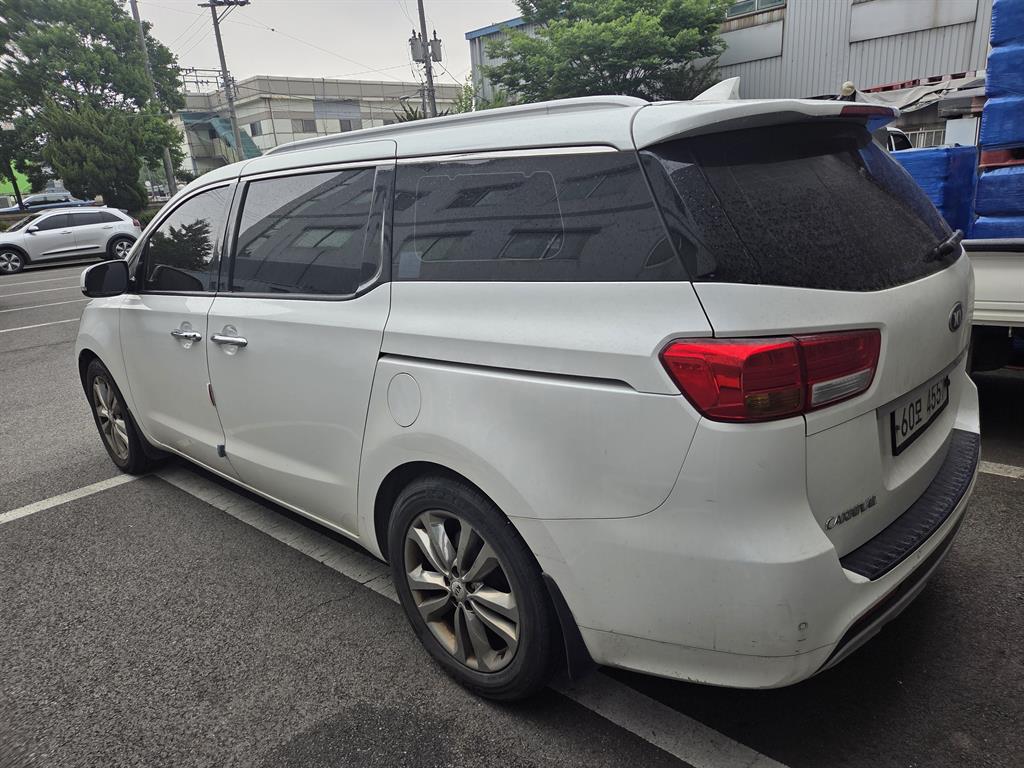 KIA Carnival - Vista 2