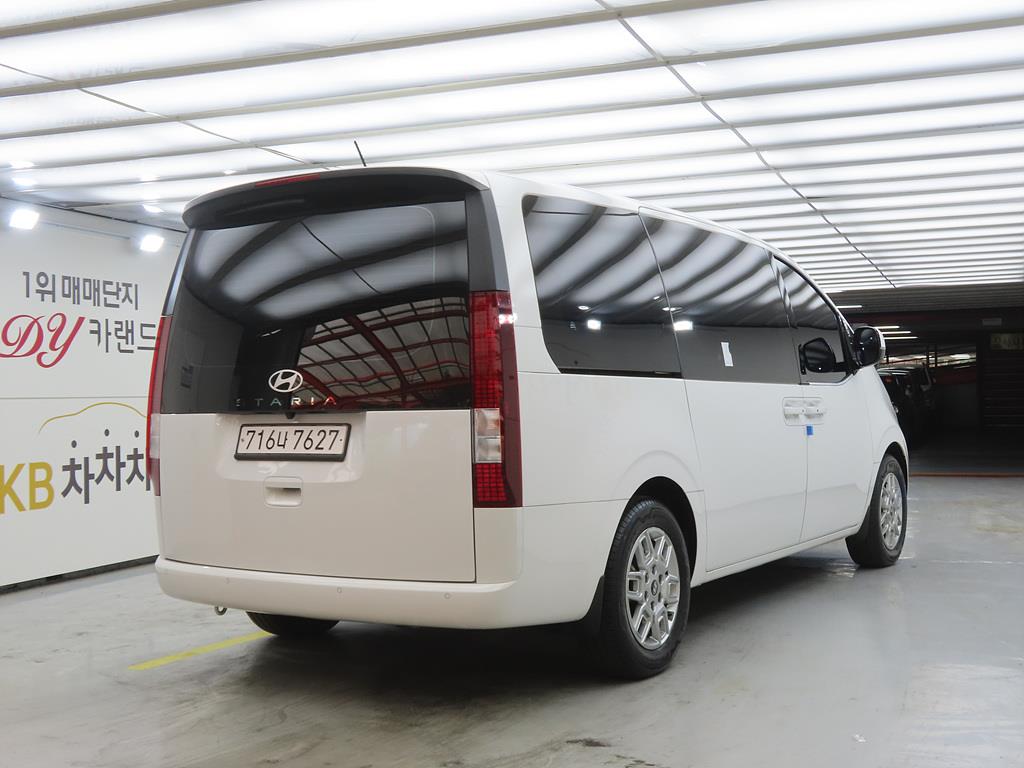 HYUNDAI Staria - Vista 4