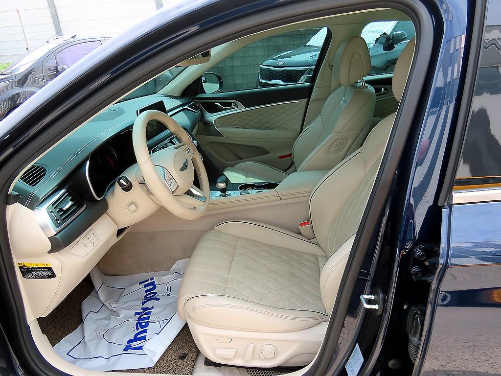 Genesis G70 - Vista 5