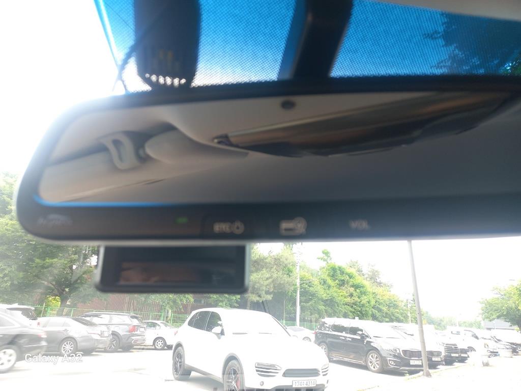 HYUNDAI Grandeur - Vista 12