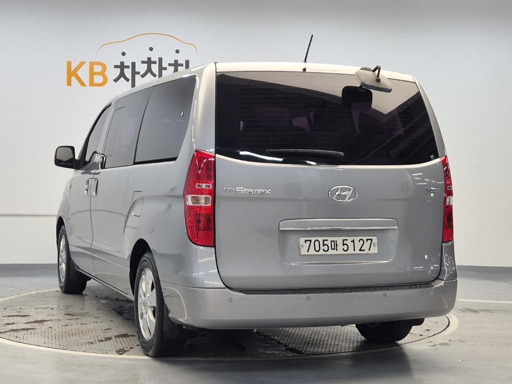 HYUNDAI Starex - Vista 2