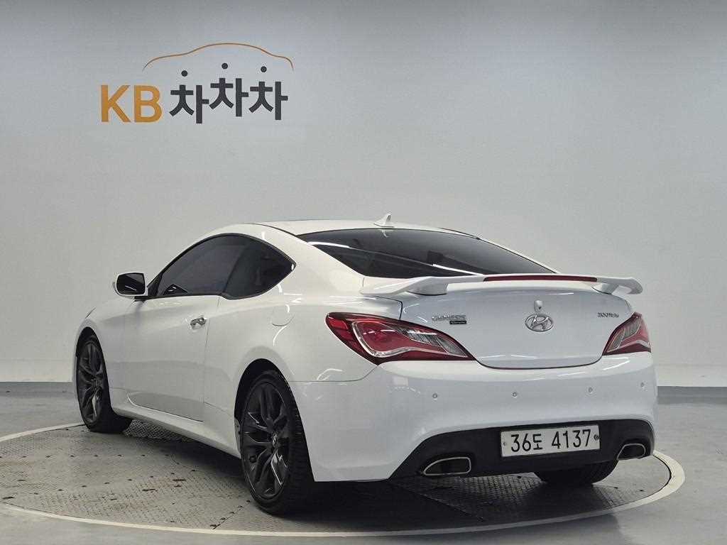 HYUNDAI Genesis - Vista 2